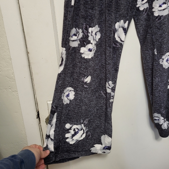 Simply Vera Fleece Pajamas - Picture 10 of 13